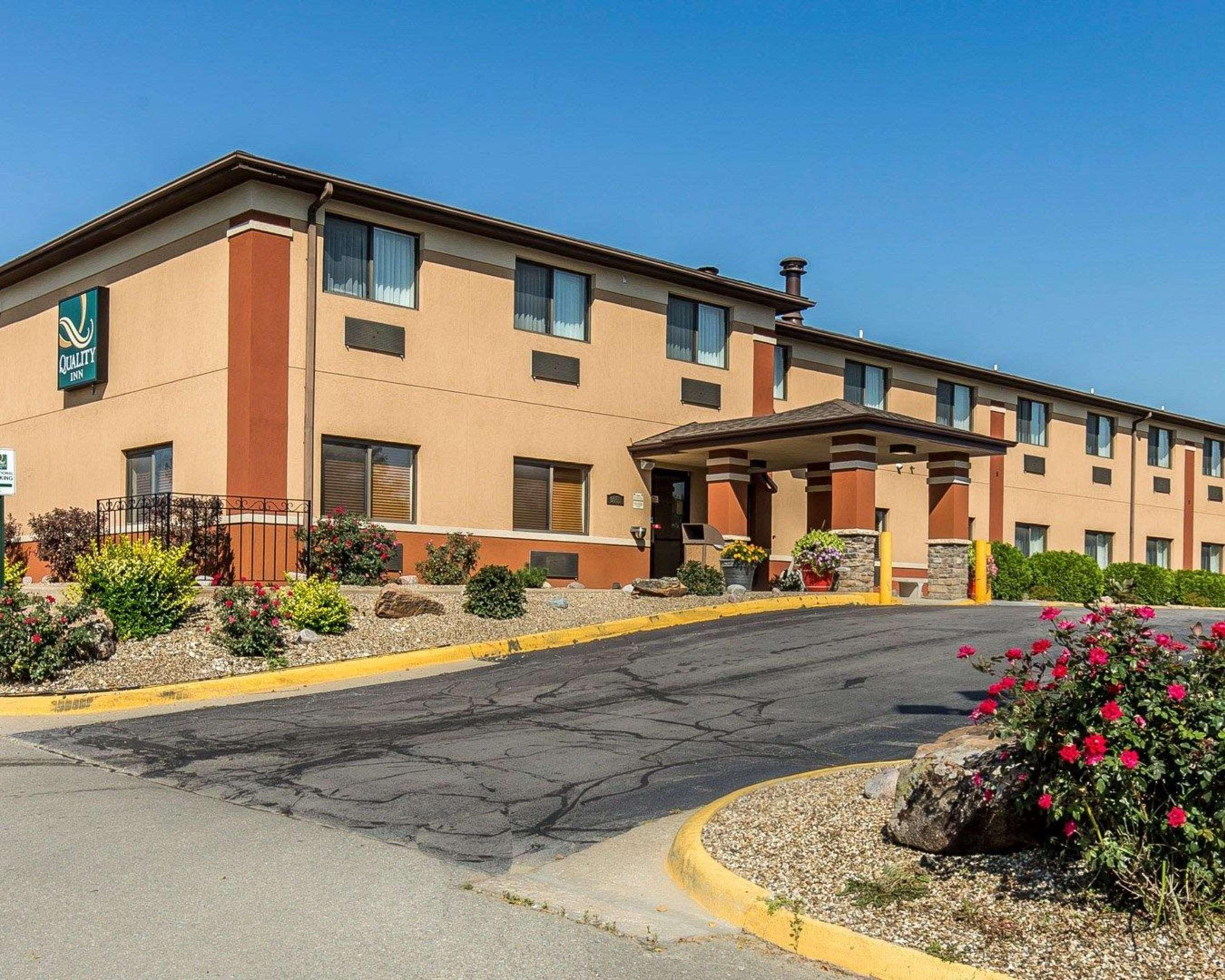 Quality Inn At Collins Road - Cedar Rapids Exterior photo