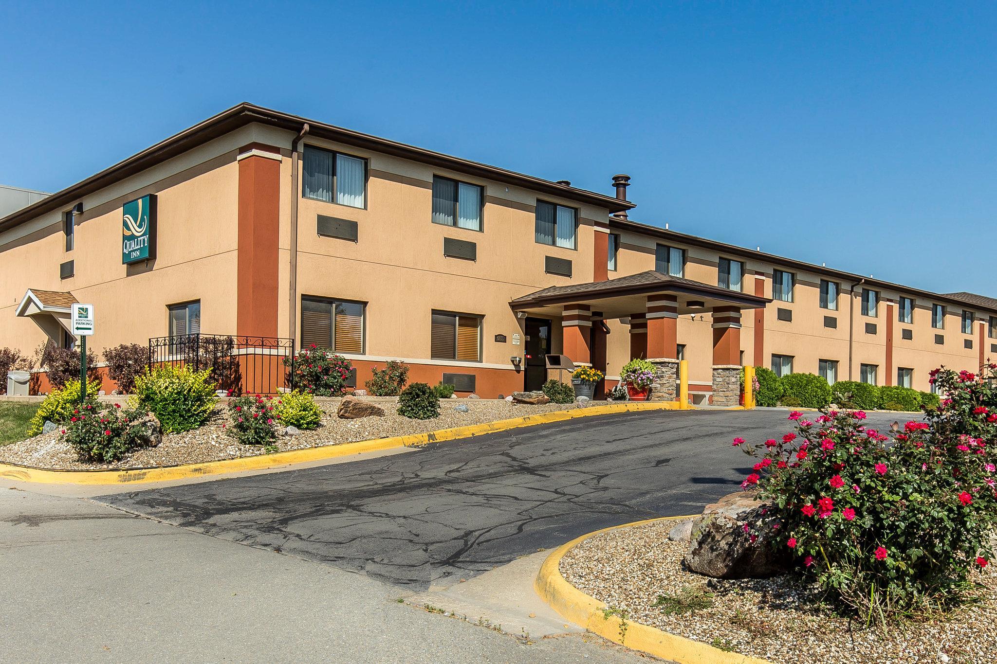 Quality Inn At Collins Road - Cedar Rapids Exterior photo